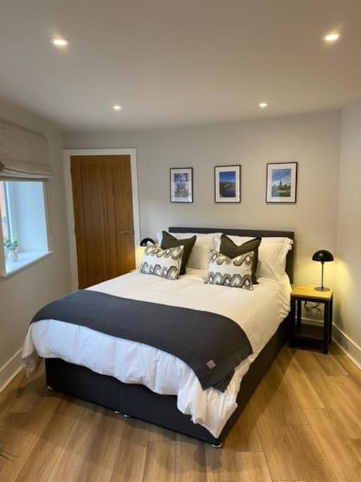 New Modern Studio Apartment Near To City Centre Salisbury Exteriér fotografie