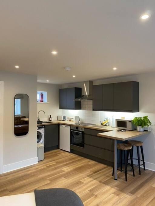 New Modern Studio Apartment Near To City Centre Salisbury Exteriér fotografie